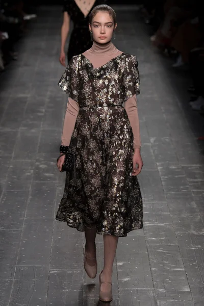 Look 48